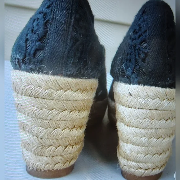 TORY BURCH JACKIE BLACK LACE CROCHET ESPADRILLE WEDGE GOLD LOGO WOMEN'S SIZE 8 - Picture 13 of 14